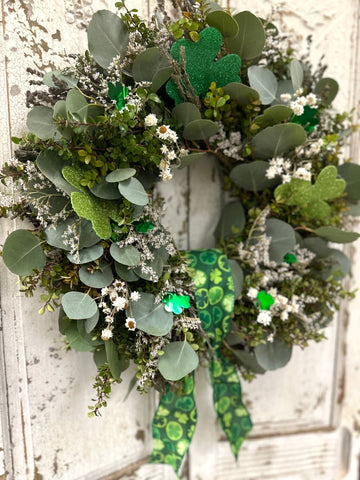 Lucky Charm Wreath - Creekside Farms Bring in the holiday spirit of St. Patrick's Day with this fun and festive wreath 18"