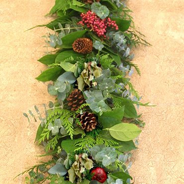 Pinecone Holiday Garland 6' - Creekside Farms A beautiful combination of fresh greens, pine cones, pepper berries and a touch of hydrangea garland 6'